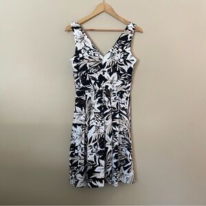 WHITE HOUSE BLACK MARKET Tropical Floral Midi Dress 4 Fit & Flare Double V-Neck